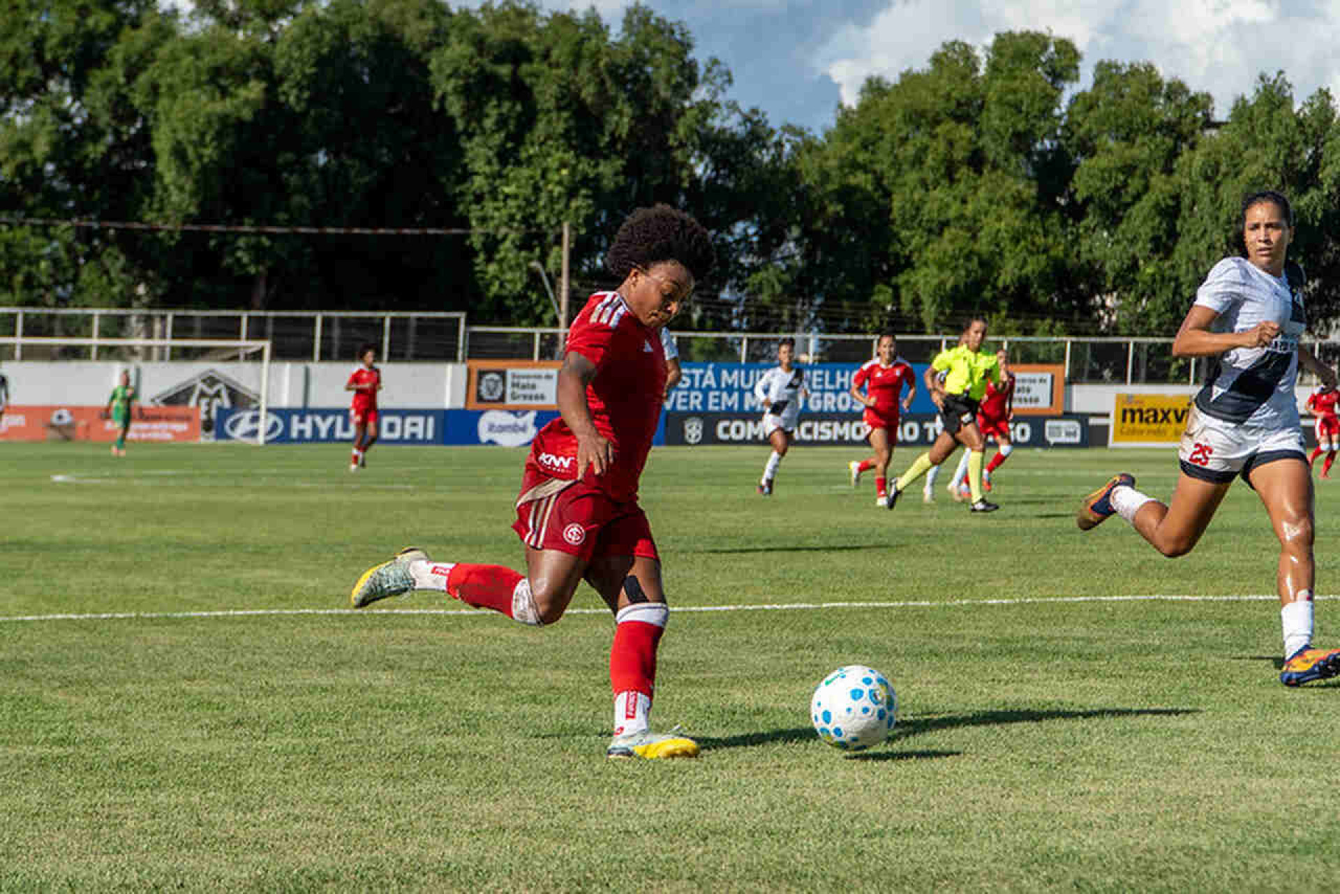 Goleira do Mixto brilha e garante empate contra o Internacional pelo Brasileir&atilde;o Feminino
