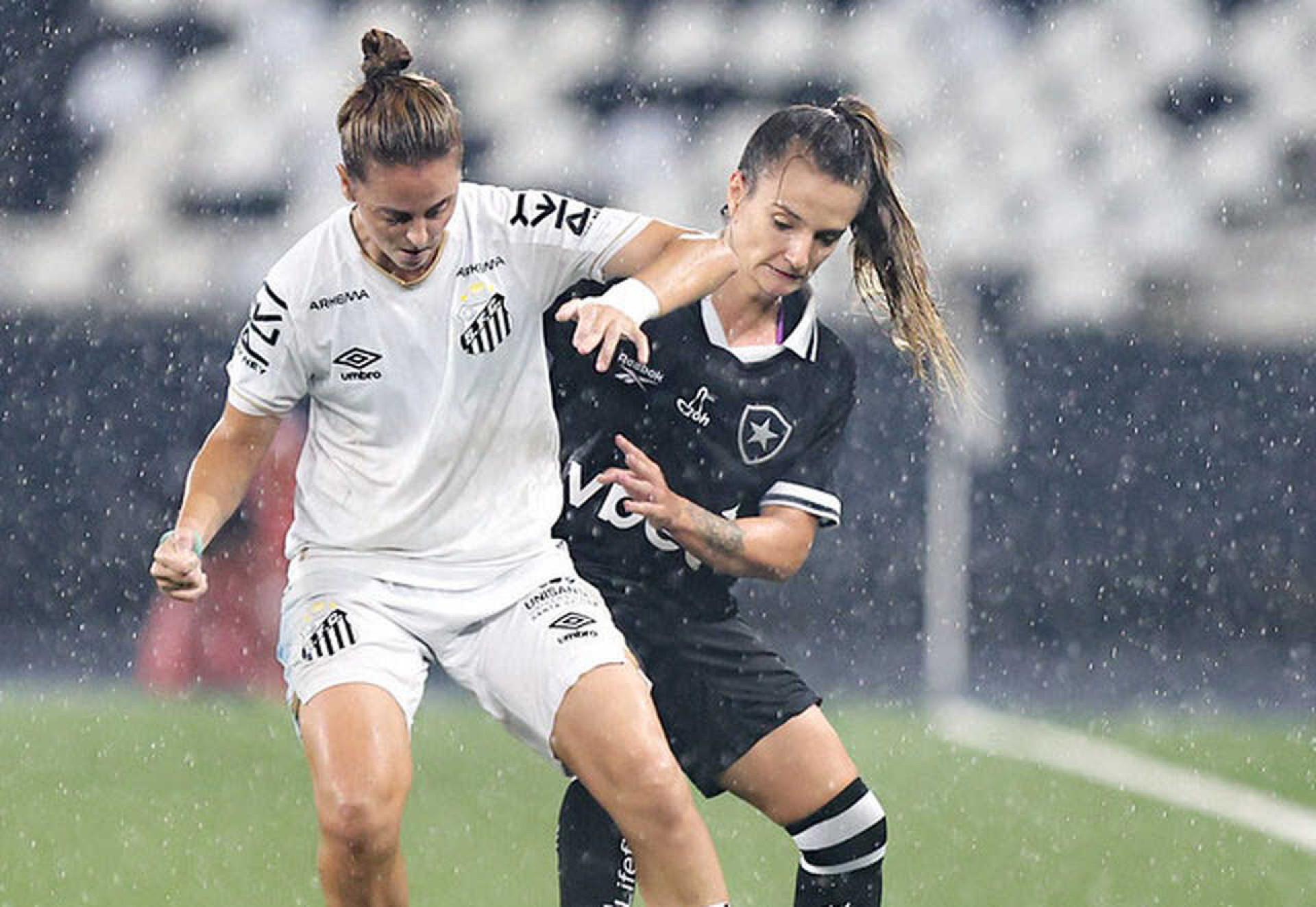 Sob chuva, Botafogo e Santos ficam no empate pelo Brasileir&atilde;o Feminino