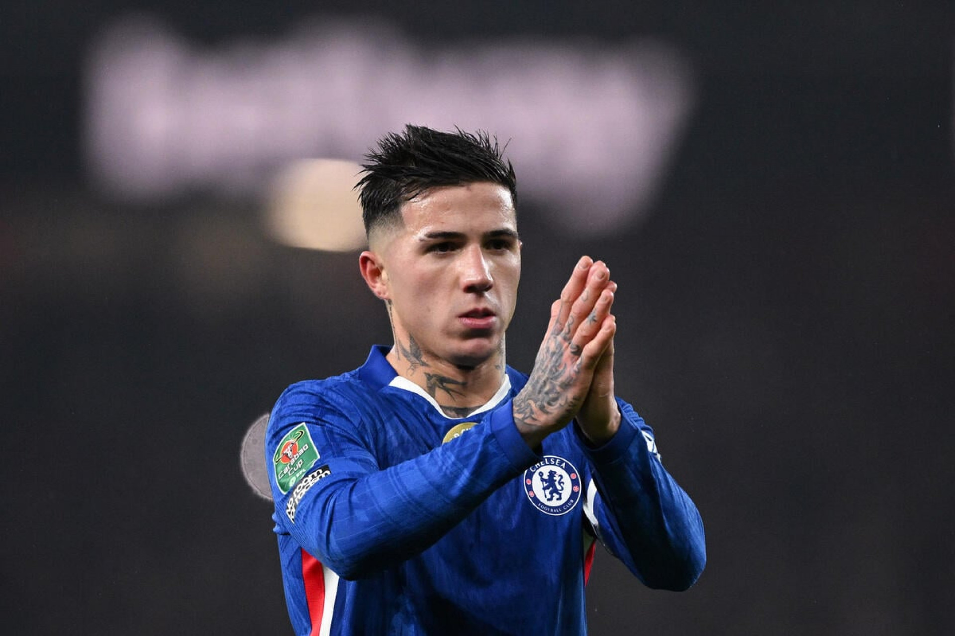 Enzo Fern&aacute;ndez &eacute; suspenso pelo Chelsea por dois jogos ap&oacute;s declara&ccedil;&atilde;o pol&ecirc;mica