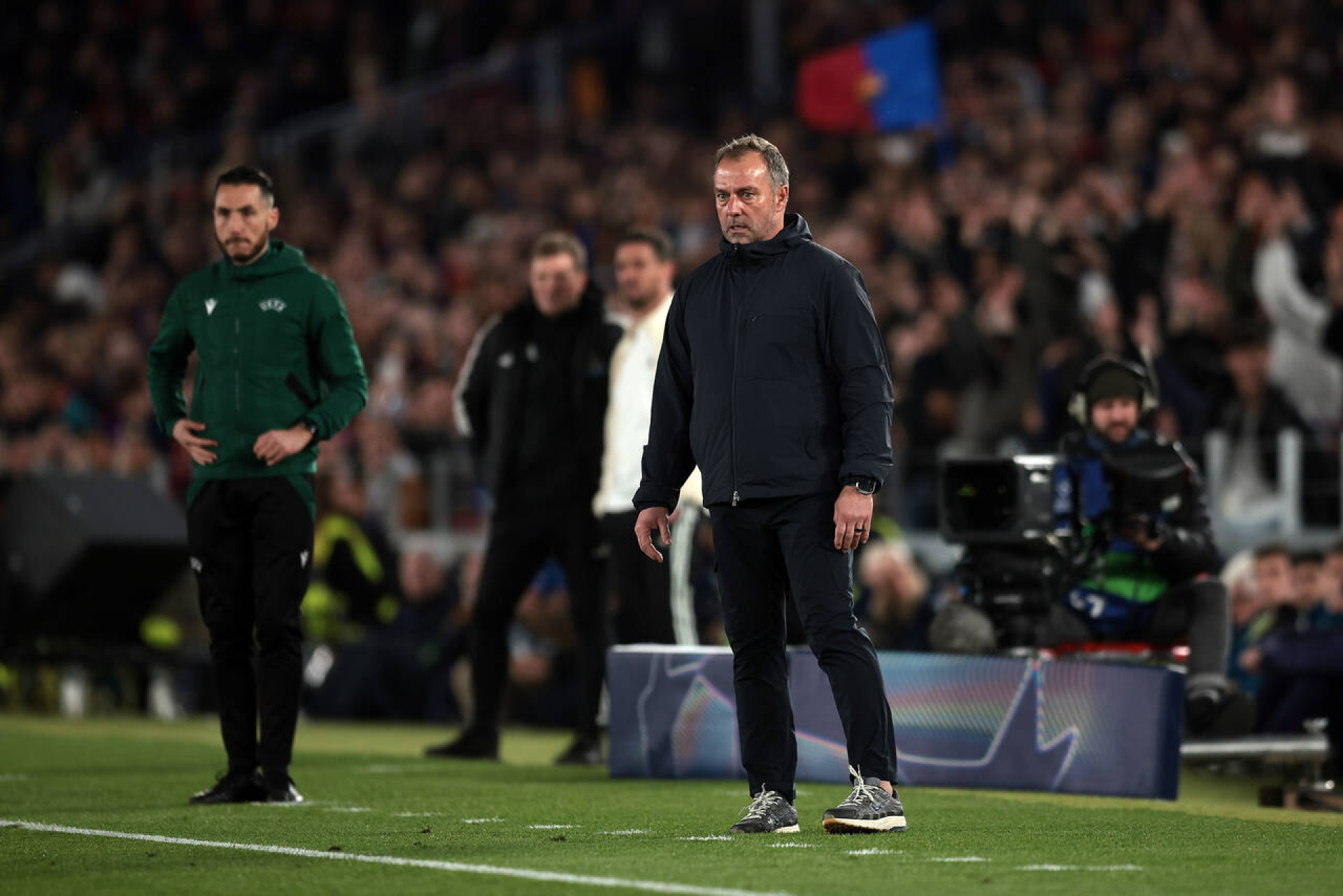 Flick condena racismo e elogia postura de Lamine Yamal antes do cl&aacute;ssico