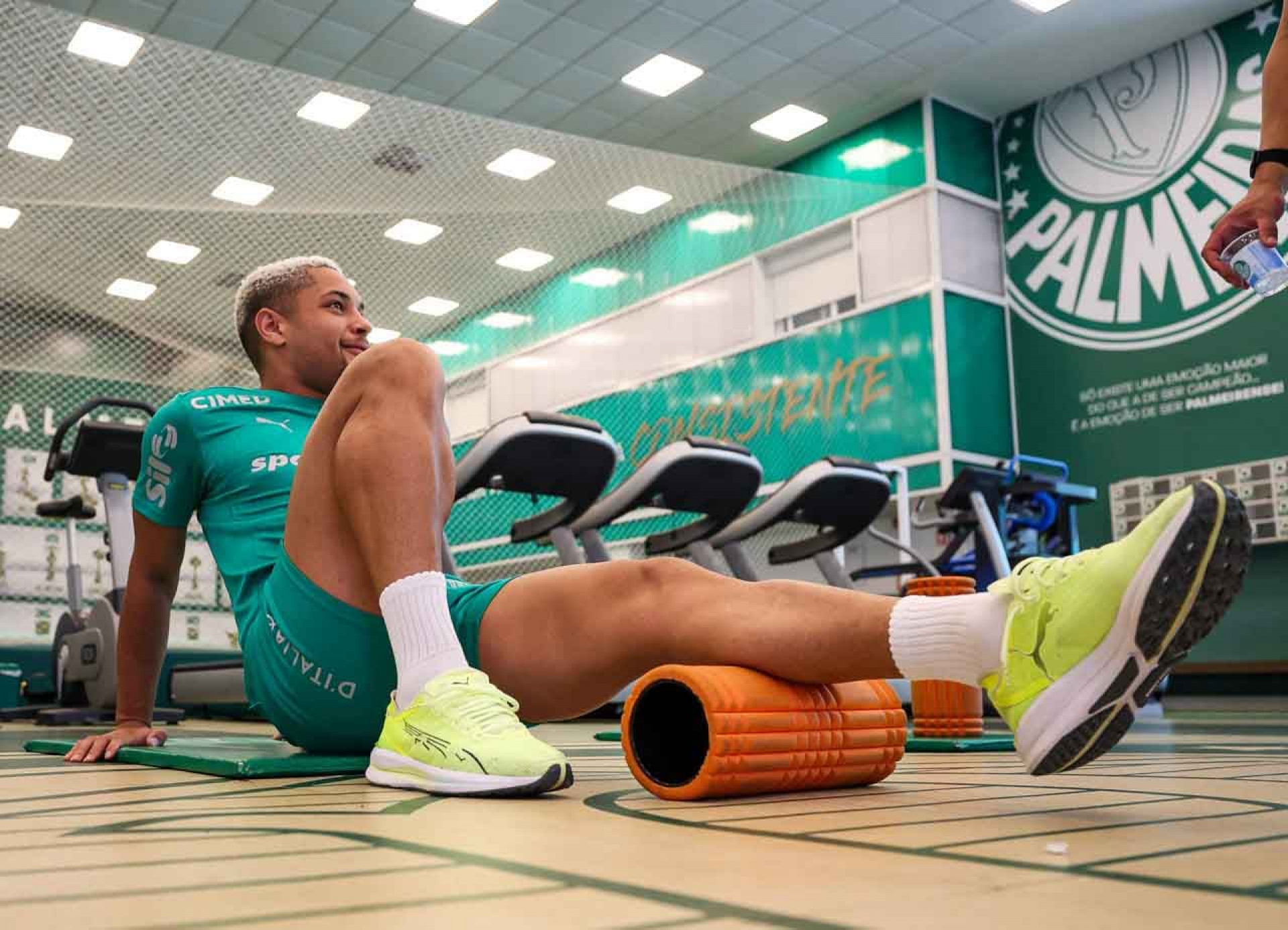 Palmeiras segura retorno de Vitor Roque que vira d&uacute;vida para estreia na Libertadores