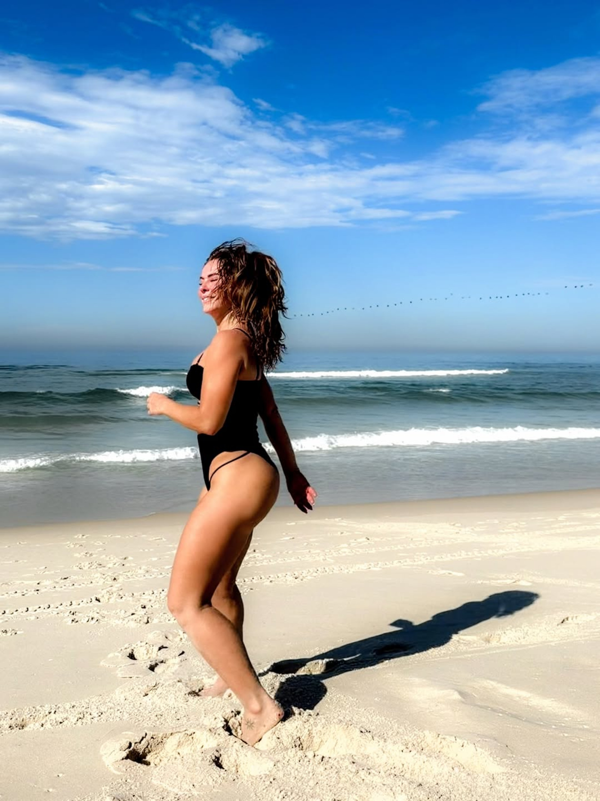 Paolla Oliveira é clicada em praia - Reprodução / Instagram