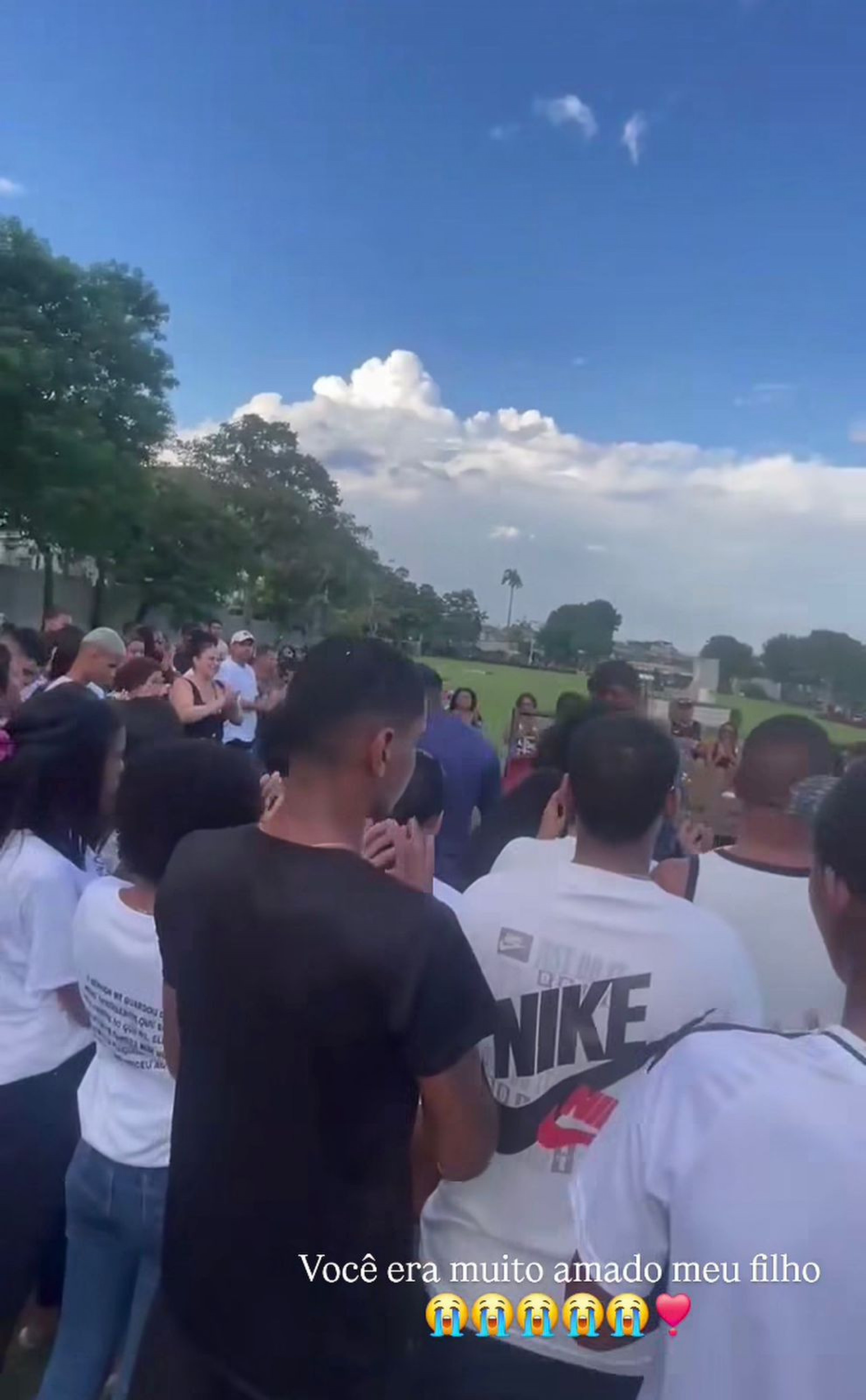 Corpo de Ronaldo Henrique Peixoto, de 14 anos, foi sepultado no Cemitério Jardim da Saudade