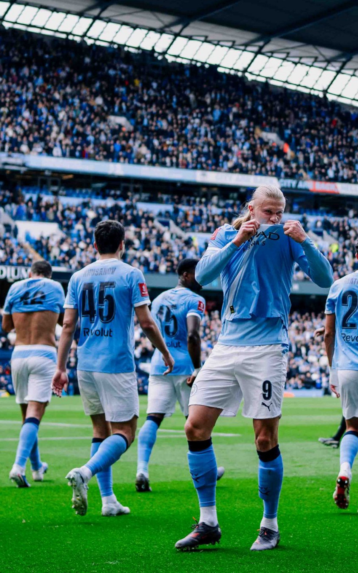 Haaland brilha em goleada do Manchester City sobre o Liverpool