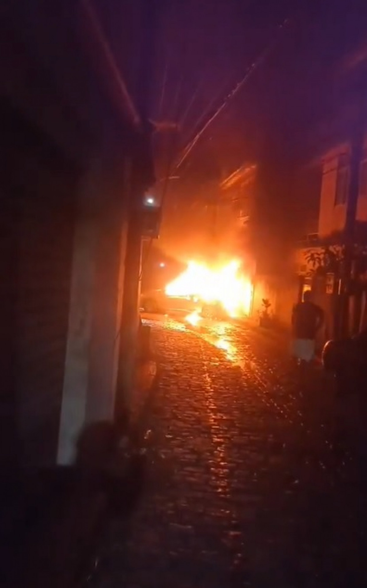 Bandidos lançam drone com granada contra PMs durante invasão em Curicica