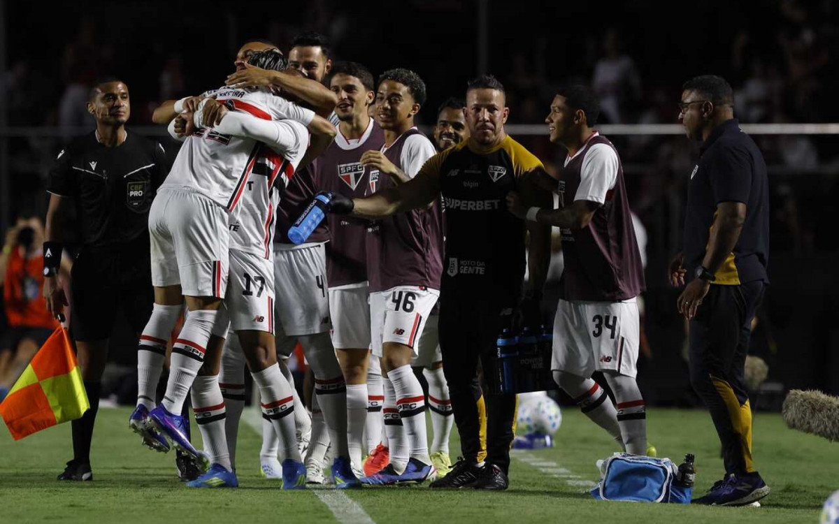 Roger Machado v&ecirc; resposta positiva com mudan&ccedil;a e pede incentivo: “Trabalho para caramba”