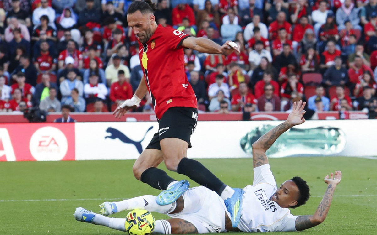 Militão faz gol em retorno, mas Real Madrid perde com gol nos acréscimos