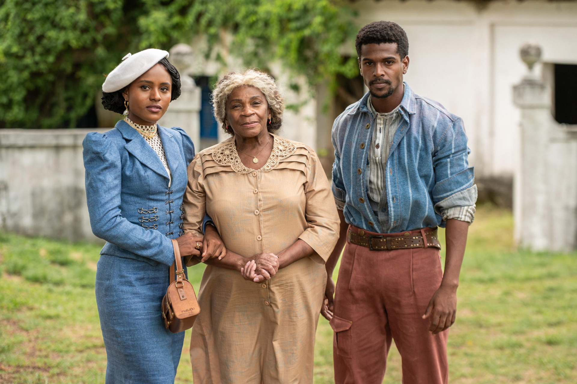 'A Nobreza do Amor': Dona Menina nega a possibilidade de Aika e Tonho serem irmãos - TV Globo/ Estevam Avellar