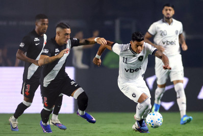 Botafogo sai atrás, mas vira com golaço de Matheus Martins e vence Vasco em São Januário