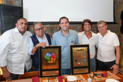 Cavaliere volta a defender 15 escolas no Grupo Especial e garante Império Serrano