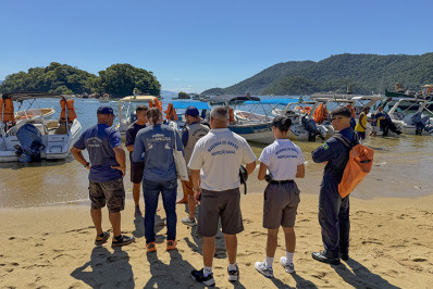 Ação integrada fiscaliza e orienta táxi boats na Ilha Grande