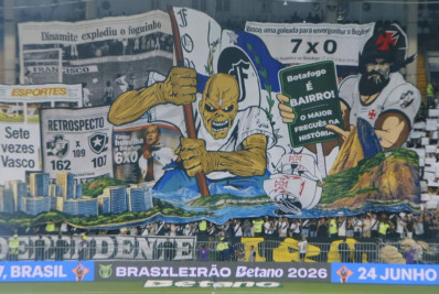 Torcida do Vasco provoca Botafogo com mosaico antes de clássico