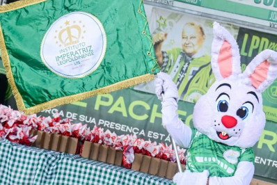 Imperatriz Leopoldinense distribui ovos de Páscoa para crianças do Complexo do Alemão