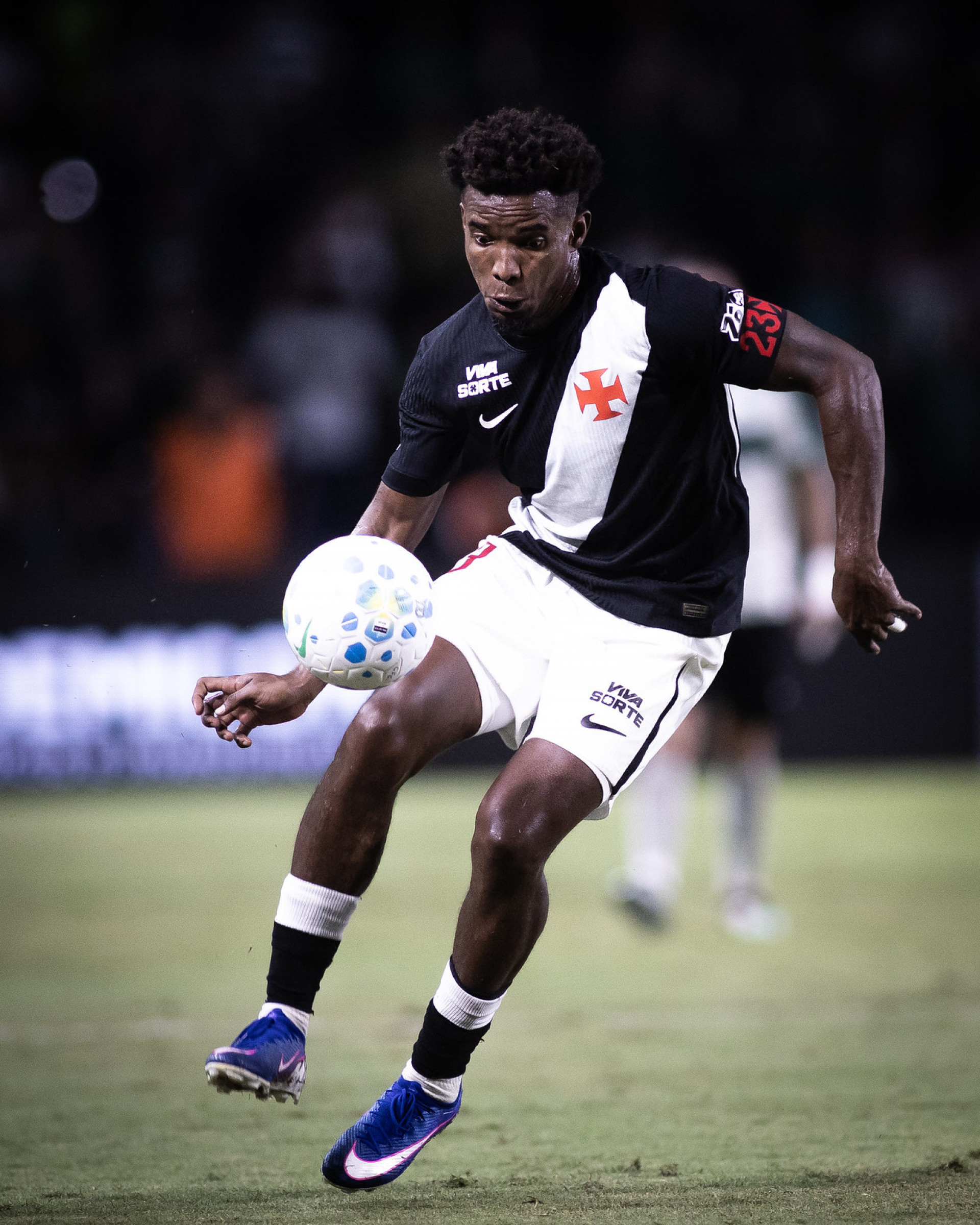 Thiago Mendes em a&ccedil;&atilde;o pelo Vasco