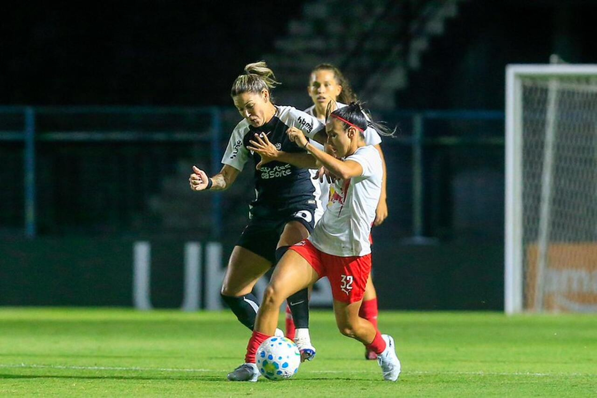 Corinthians goleia Bragantino e assume a lideran&ccedil;a do Brasileir&atilde;o Feminino