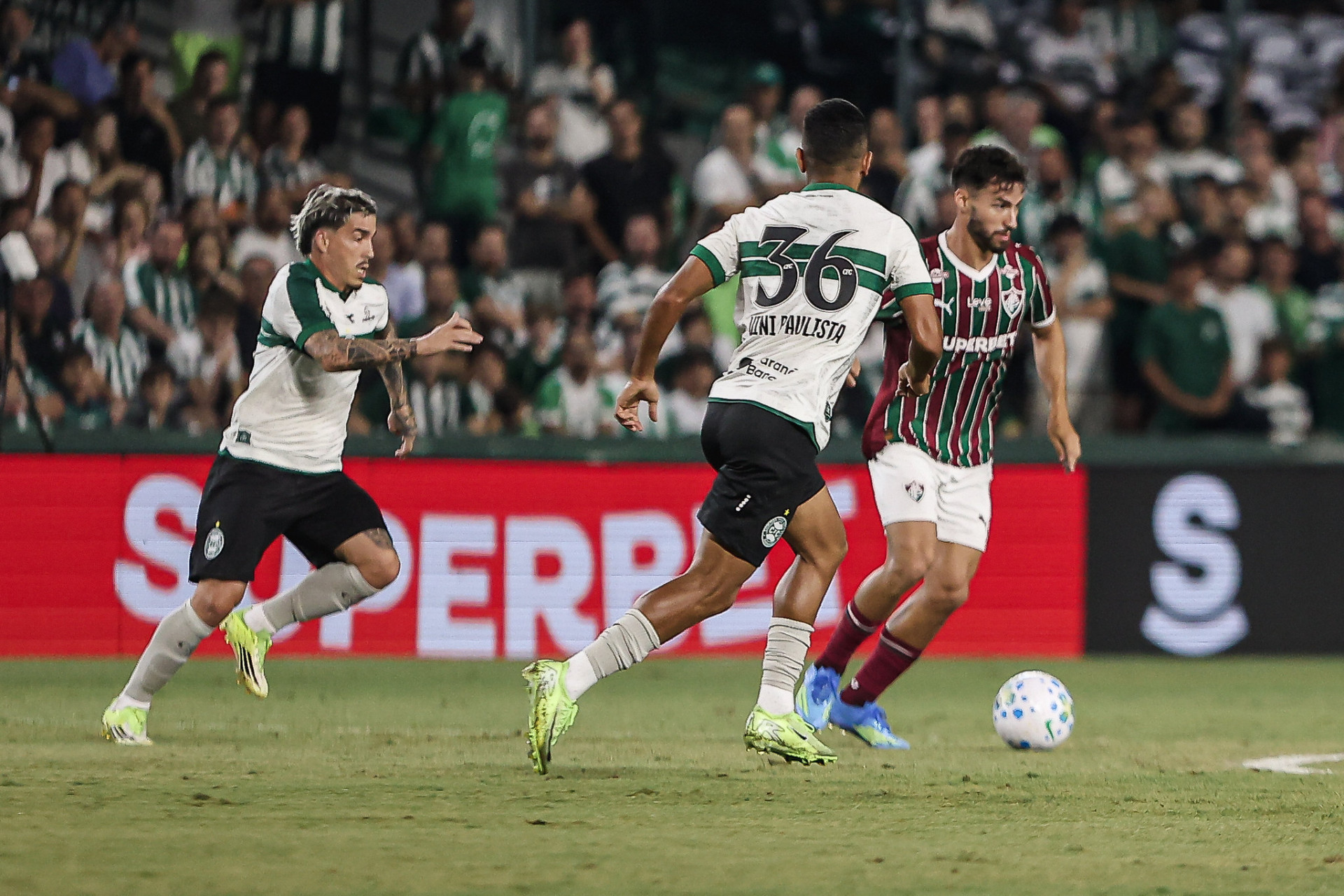 Lance do jogo entre Coritiba e Fluminense - Lucas Merçon/Fluminense FC
