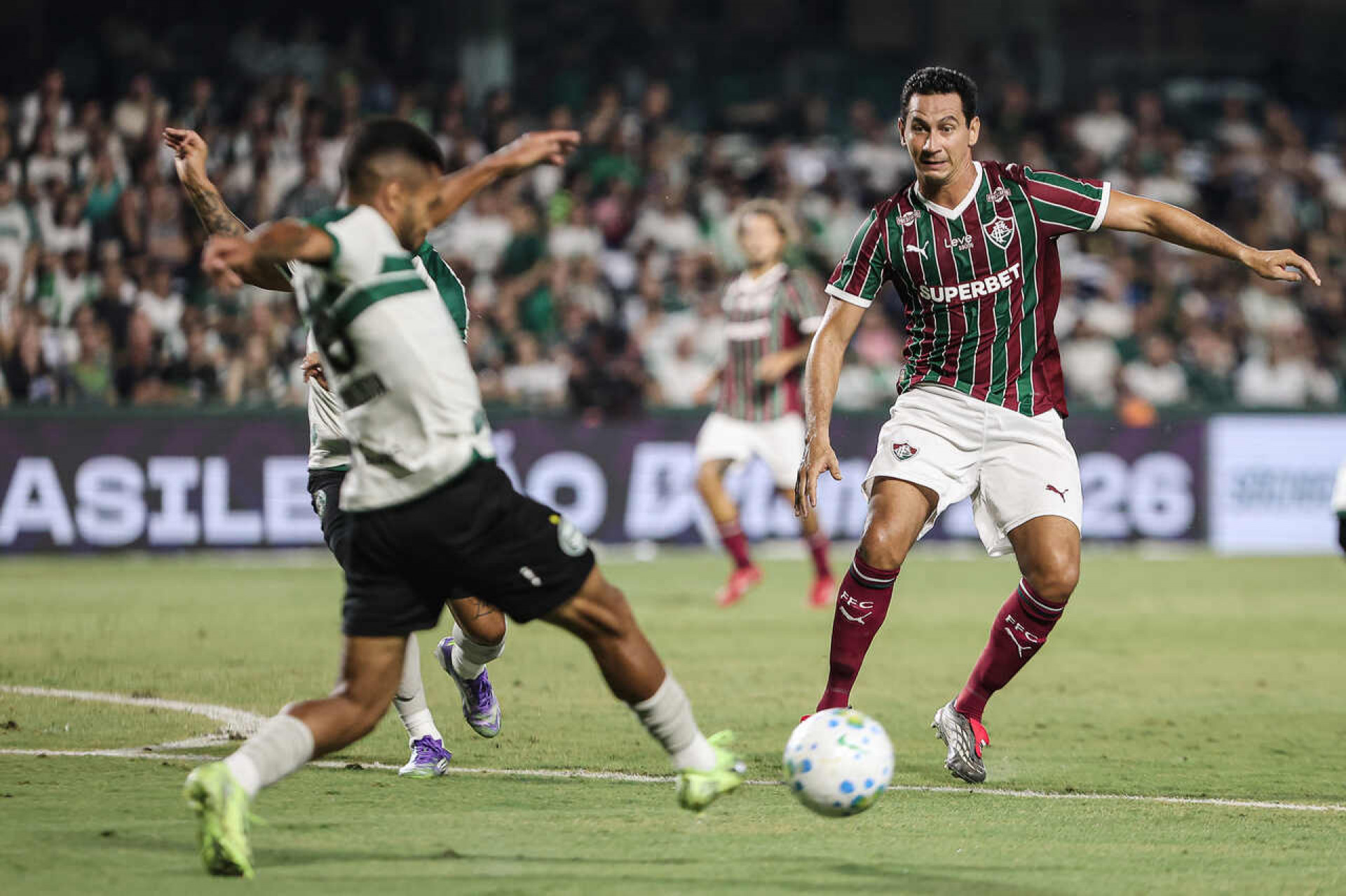 Coritiba e Fluminense empatam em jogo com final intenso