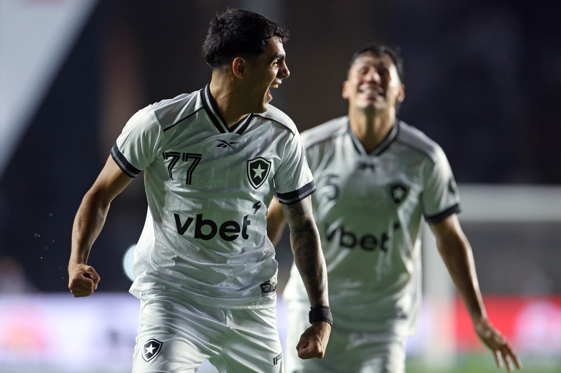 Villalba comemora gol que empatou o jogo - Vítor Silva / Botafogo