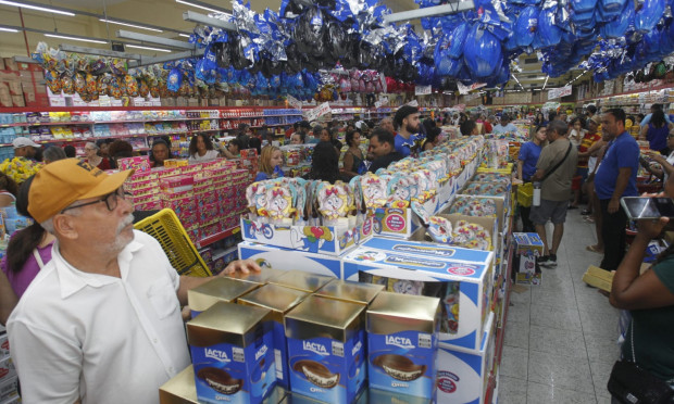 Consumidores deixam compras de Páscoa para última hora e buscam promoções