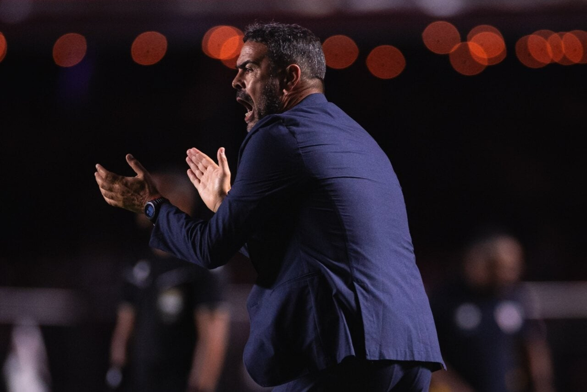 Artur Jorge aponta inconsist&ecirc;ncia defensiva em goleada, mas n&atilde;o poupa ataque do Cruzeiro