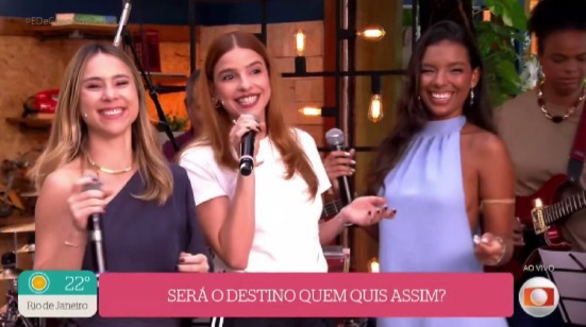 Gabriela Medvedovsky, Daphne Bozaski e Mell Muzzillo cantam no 'É de Casa' e web reage - Reprodução de vídeo / X