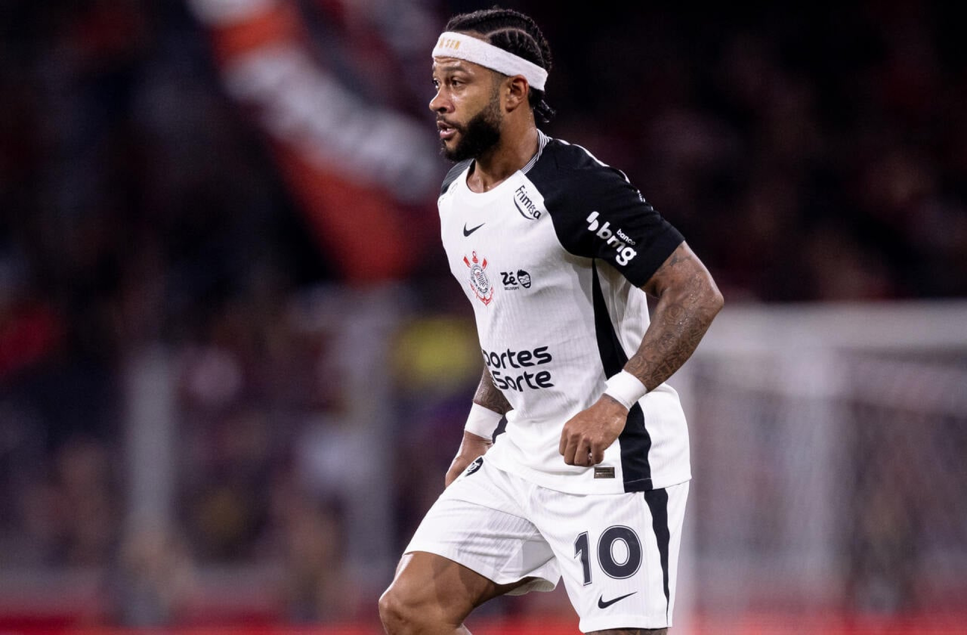 Memphis Depay se reapresenta ao Corinthians ap&oacute;s tratamento na Europa