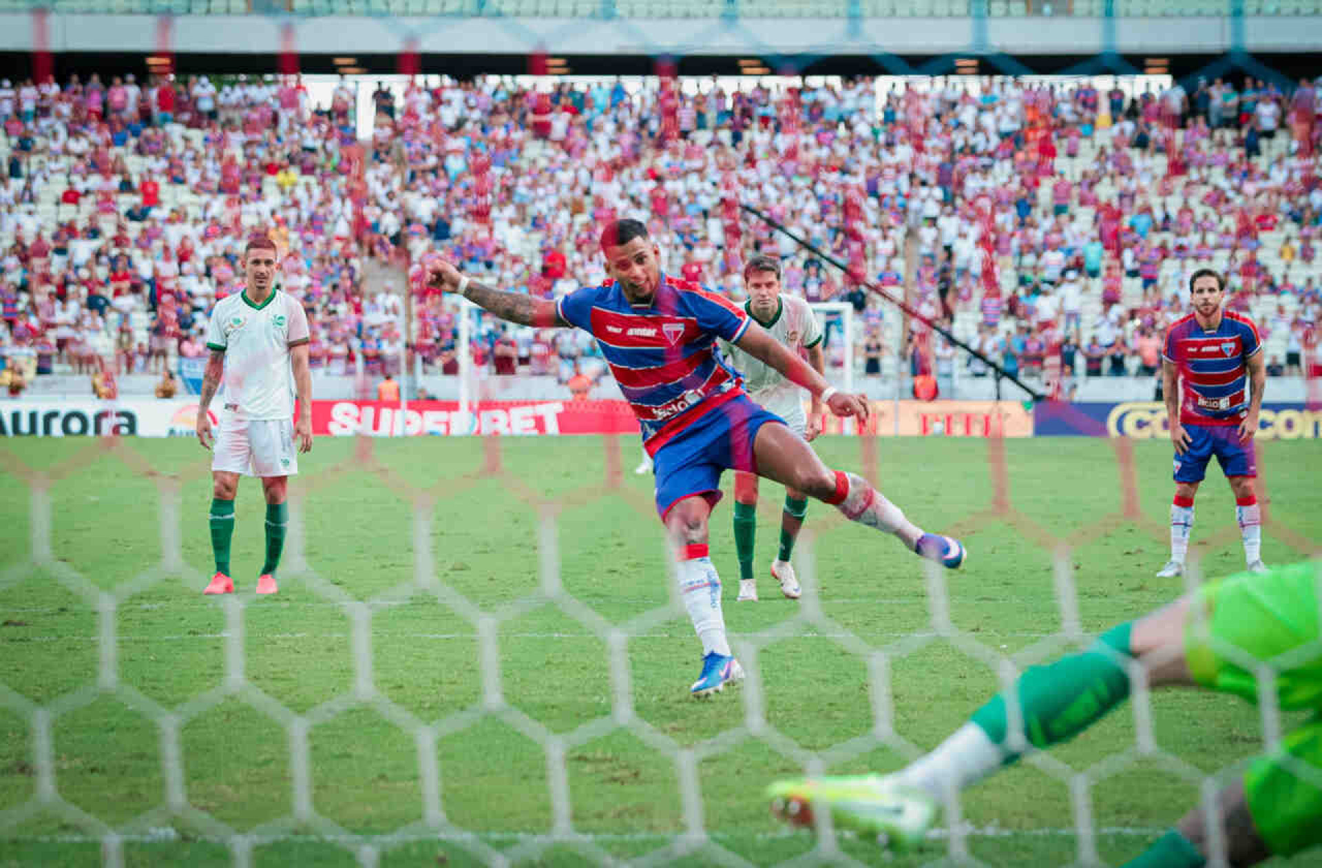 Fortaleza supera Juventude, vence a primeira na S&eacute;rie B e sai da zona de rebaixamento