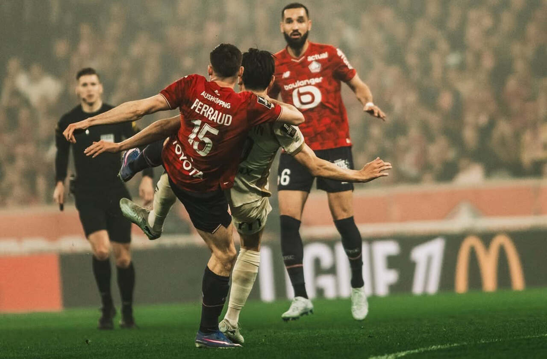 Lille vence Lens e o PSG agradece muito