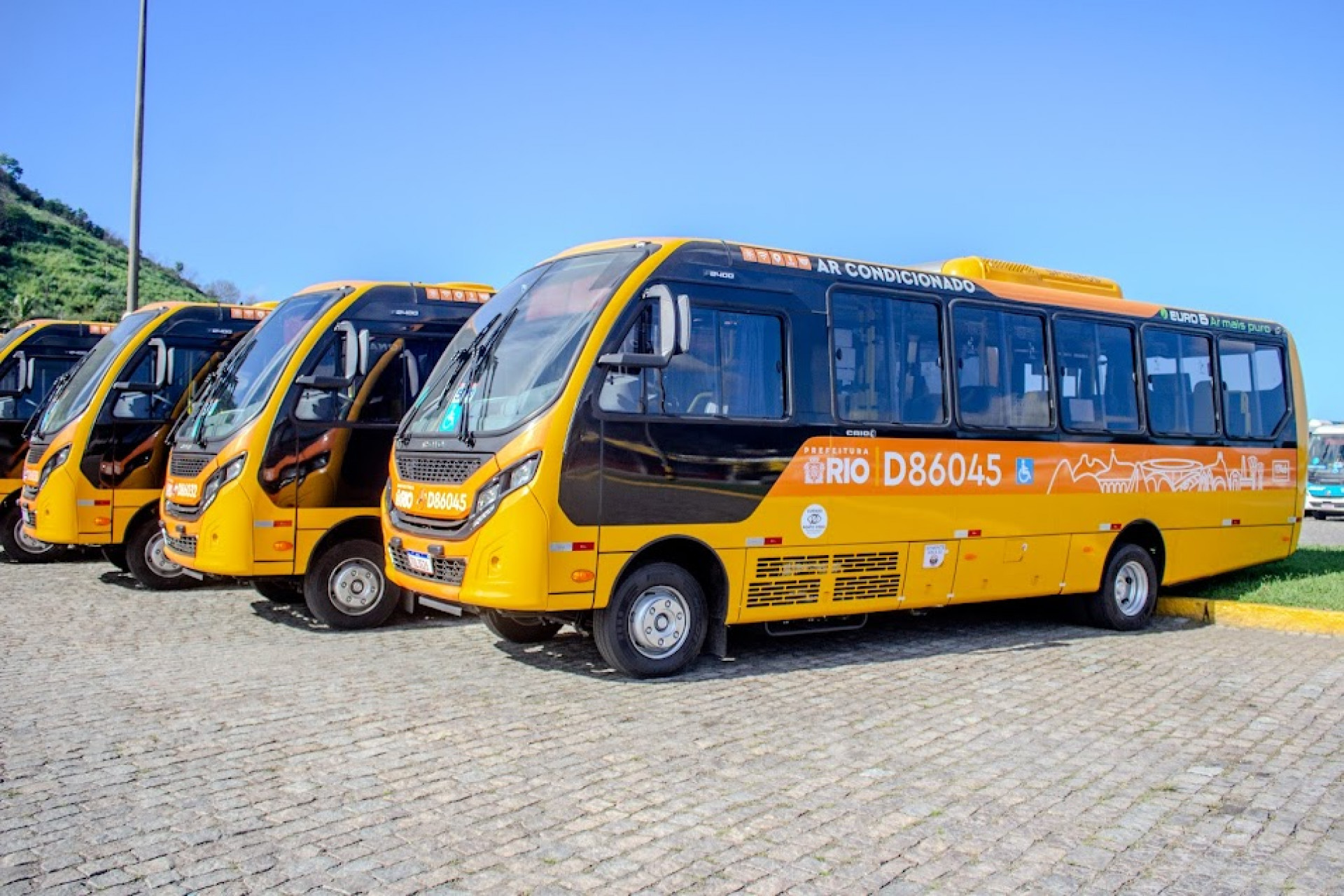 Linha 897 ganha nova frota de ônibus
