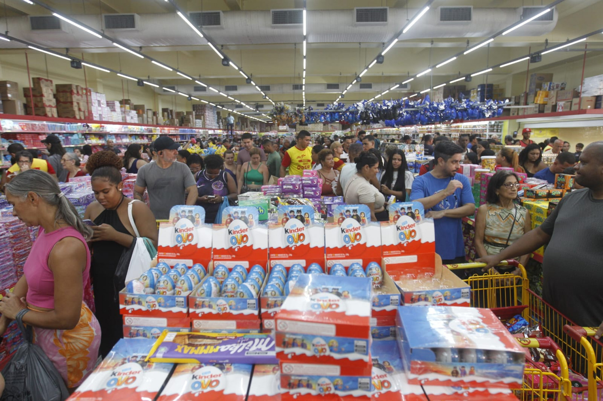 Loja de doces do Mercadão de Madureira fica lotada um dia antes da Páscoa - Reginaldo Pimenta / Agência O Dia