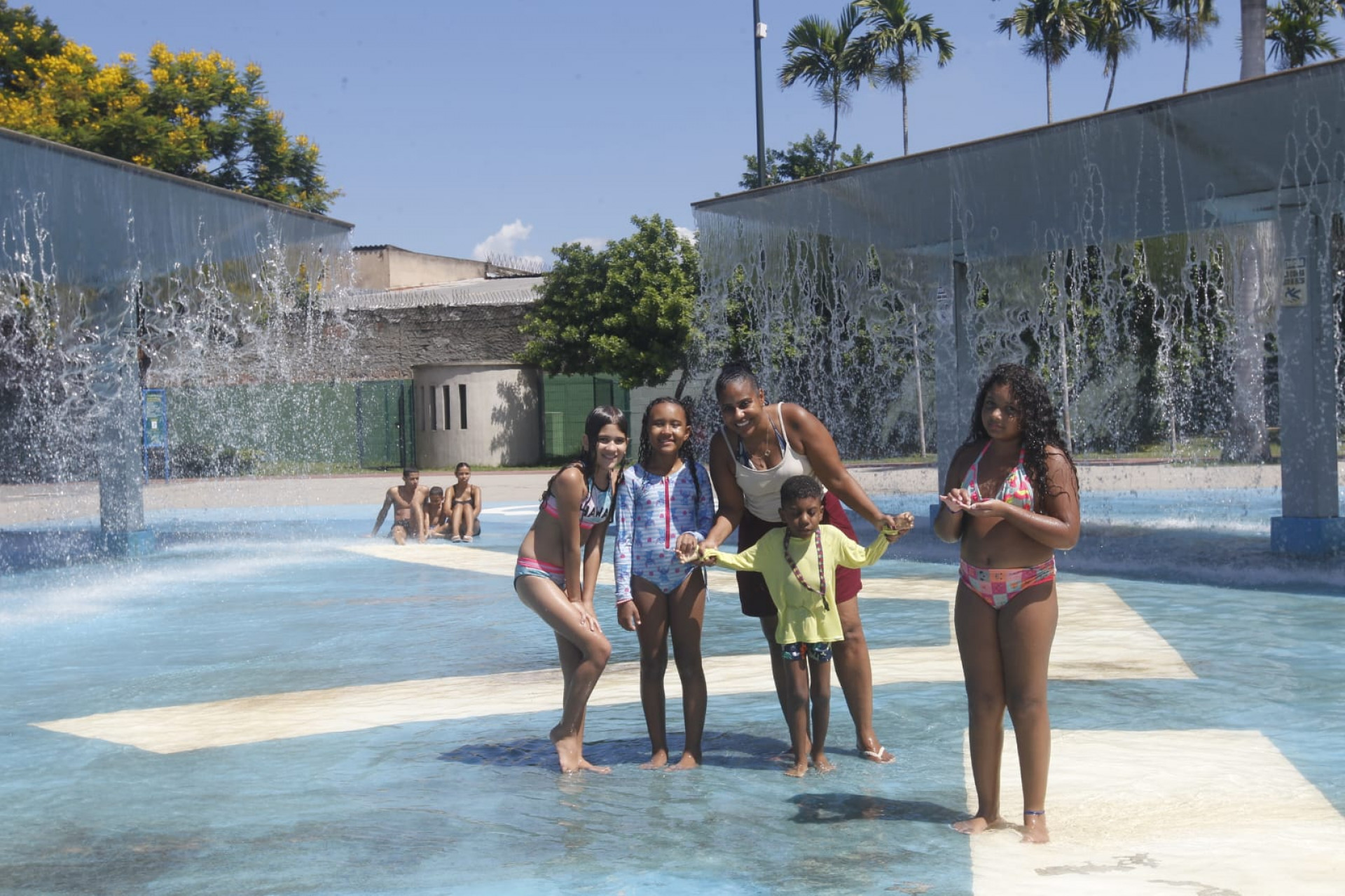 Na foto, Ana Cristina com o filho e sobrinhos no Parque Madureira, neste sábado (4) - Reginaldo Pimenta/Agência O Dia