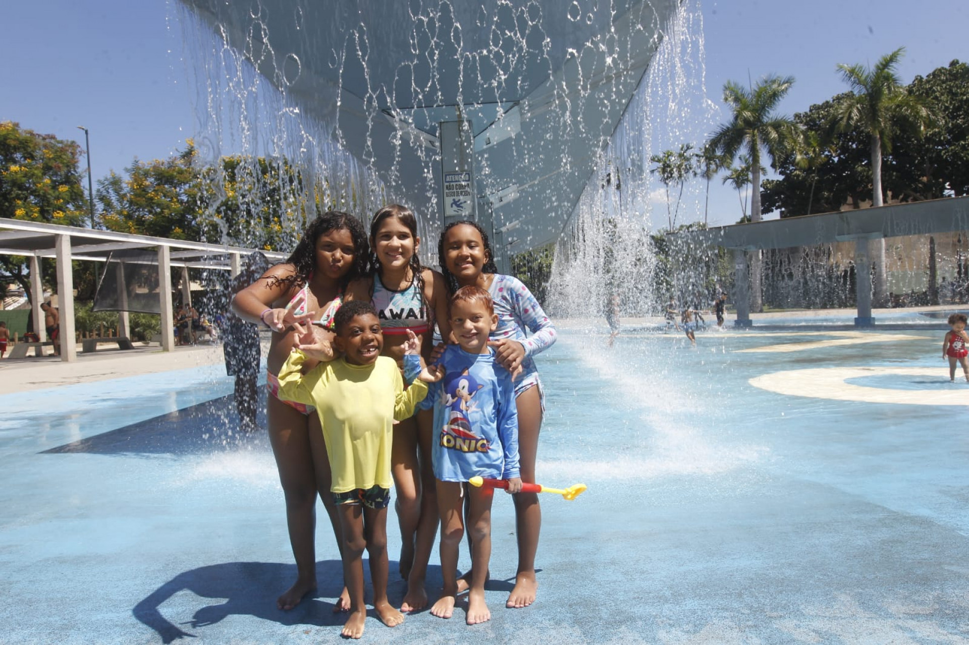 Na foto, Ana Cristina com o filho e sobrinhos no Parque Madureira, neste sábado (4) - Reginaldo Pimenta/Agência O Dia