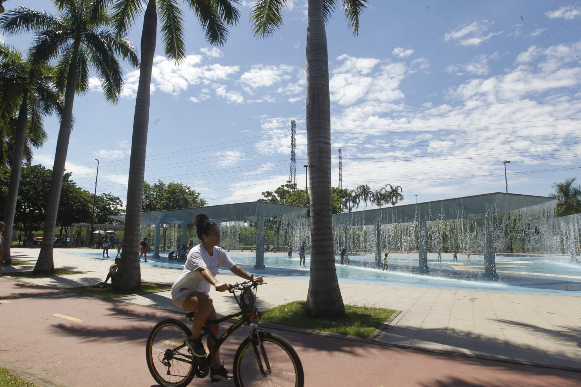 Altas temperaturas marcam o feriadão e atraem cariocas ao Parque Madureira - Reginaldo Pimenta/Agência O Dia