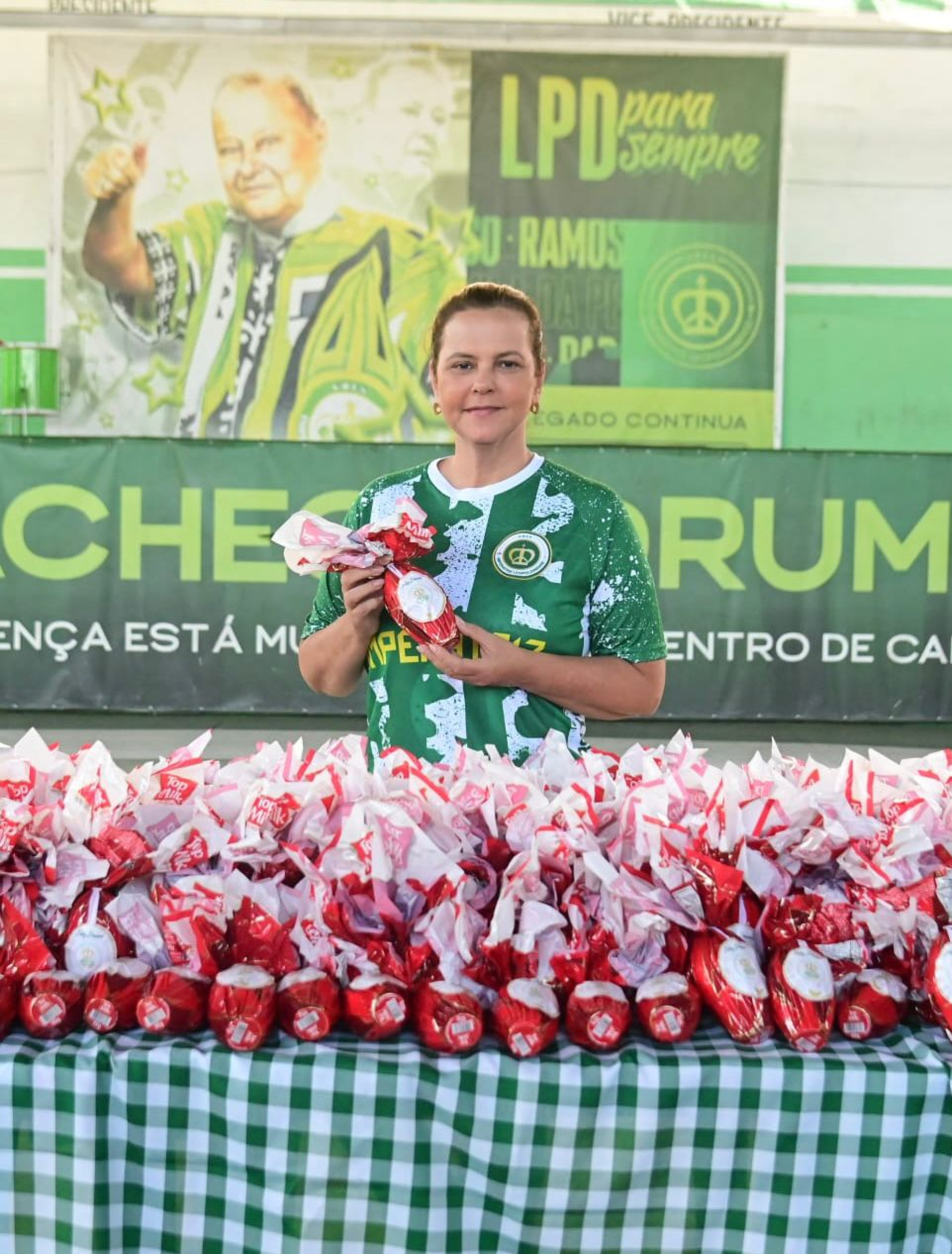 Ação social do Instituto Imperatriz Leopoldinense distribuiu cinco mil ovos de Páscoa - Nelson Malfacini/Divulgação Imperatriz