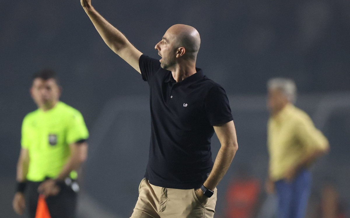 “As pessoas n&atilde;o veem o treino. Sei como o cara se dedica e evolui”