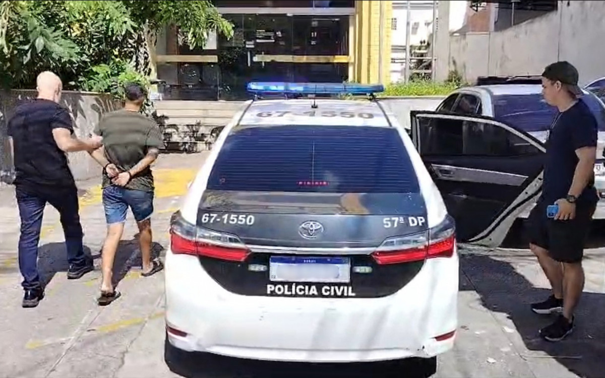 Homem e mulher foram presos em São João de Meriti, no sábado (4)