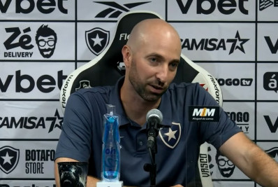 Interino do Botafogo fala de 'bom ambiente' e comenta sobre chegada de Franclim Carvalho