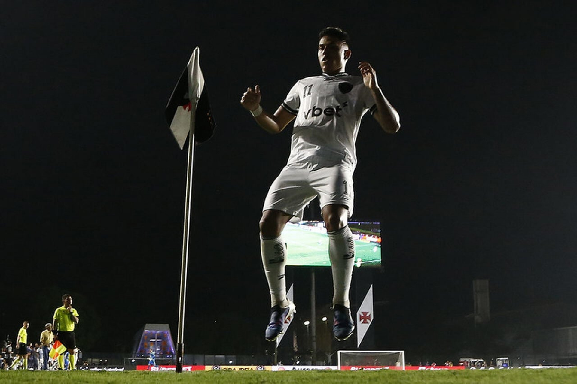 Martins responde &agrave; gracinha do Vasco e tira onda: “Dancei mesmo”