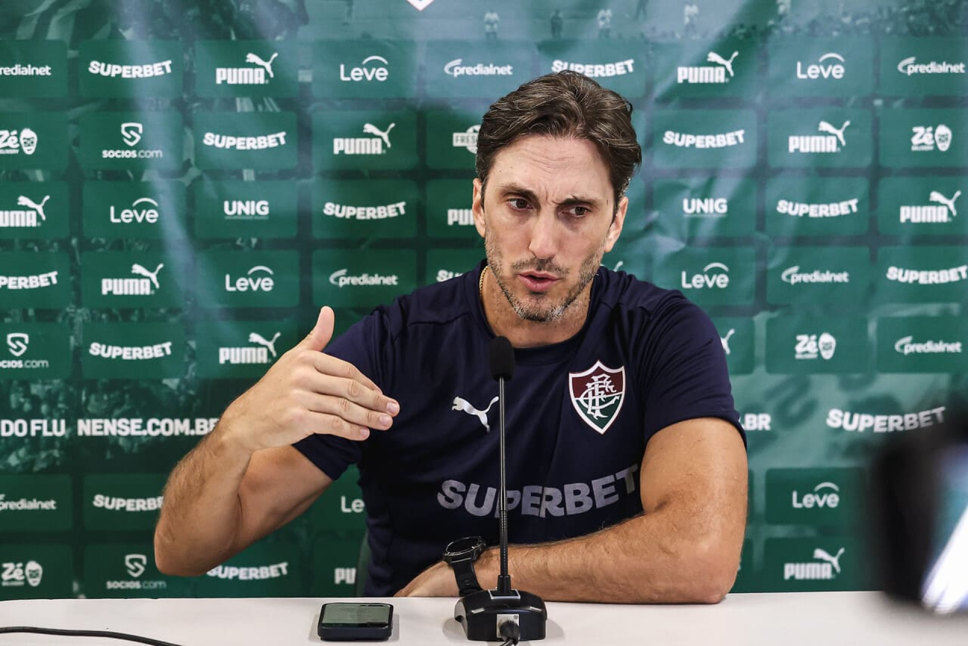 Zubeld&iacute;a pistola com o gol anulado de Serna