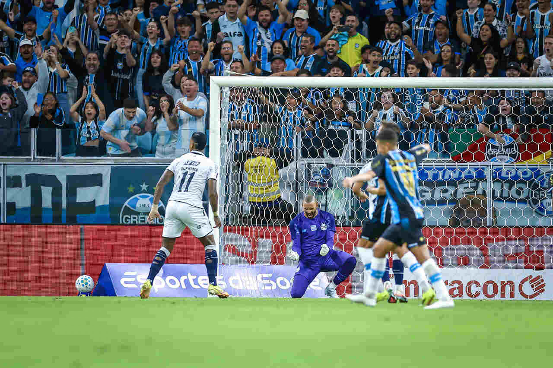 Castro v&ecirc; empate do Gr&ecirc;mio com o Remo dif&iacute;cil de digerir