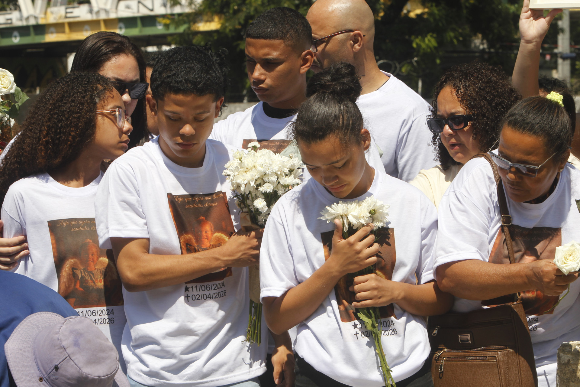 Sepultamento da menina Maya foi marcado por como&ccedil;&atilde;o e revolta - Reginaldo Pimenta / Agencia O Dia