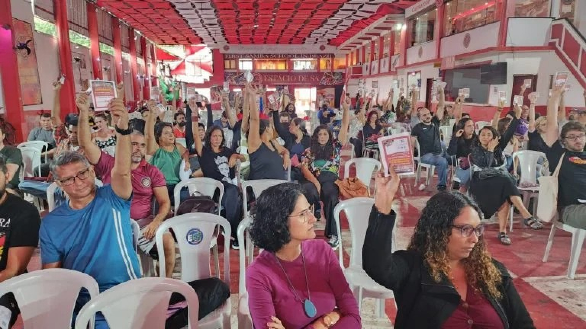 Professores estaduais e municipais farão paralisação de 24 horas na quinta-feira