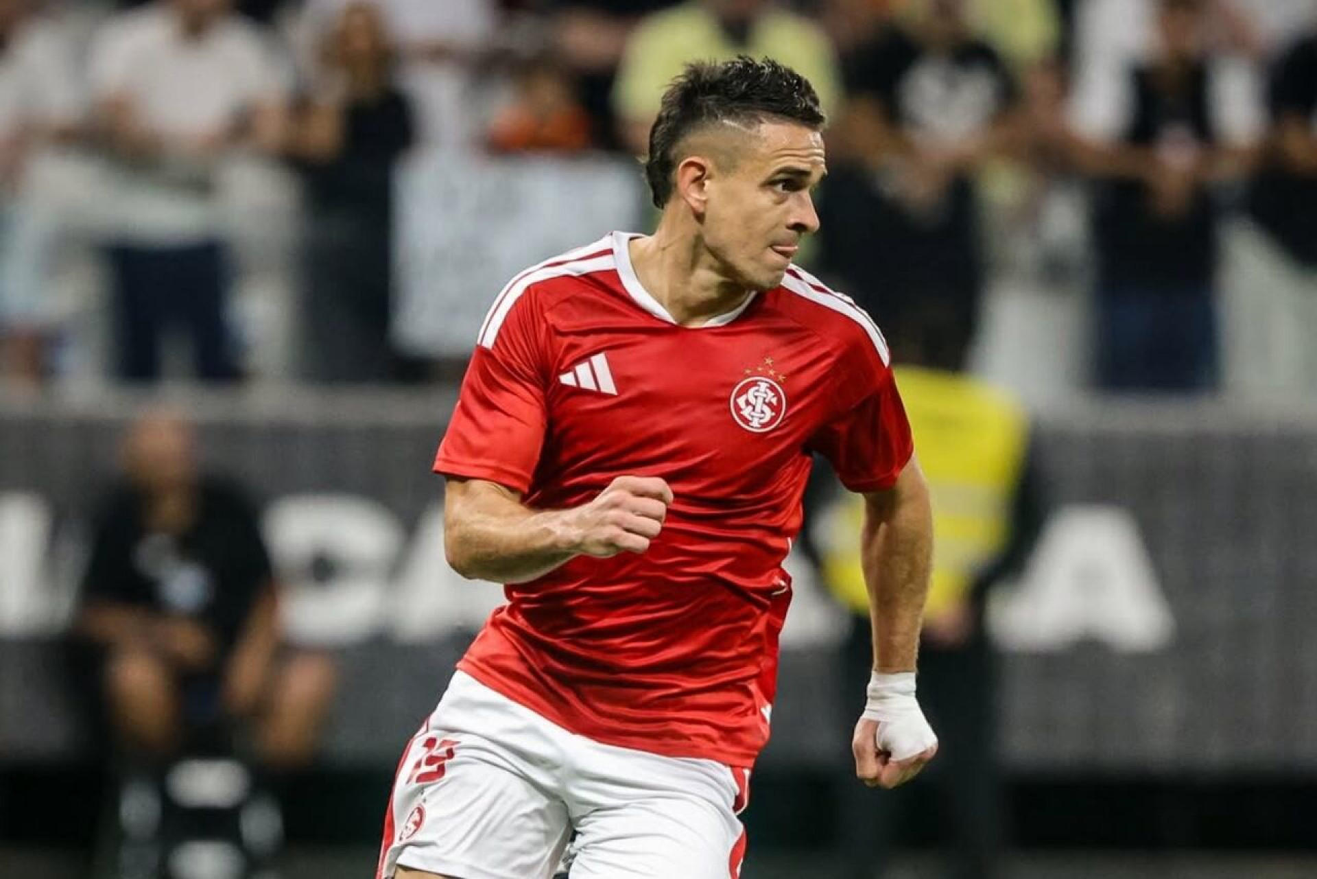 Internacional vence Corinthians e amplia a crise do Tim&atilde;o