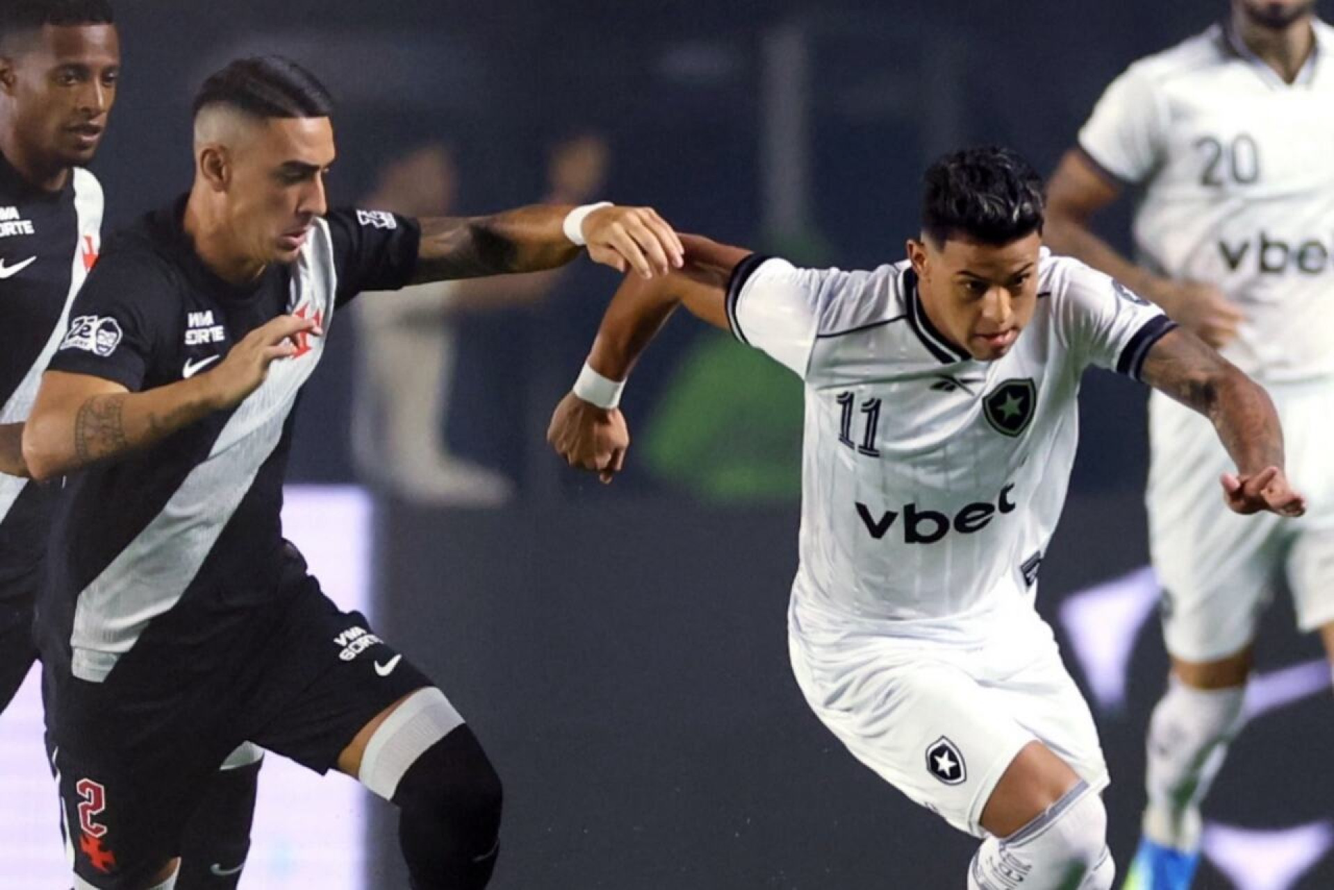 Renato afirma que erros infantis custaram ao Vasco: “Deixamos escapar no m&iacute;nimo um ponto”