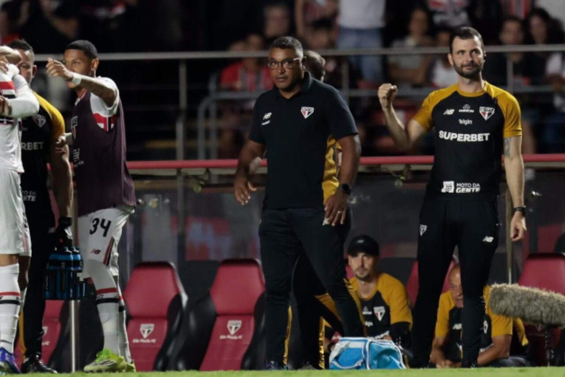 Diretoria do S&atilde;o Paulo aguarda resposta de Arboleda para definir futuro do zagueiro