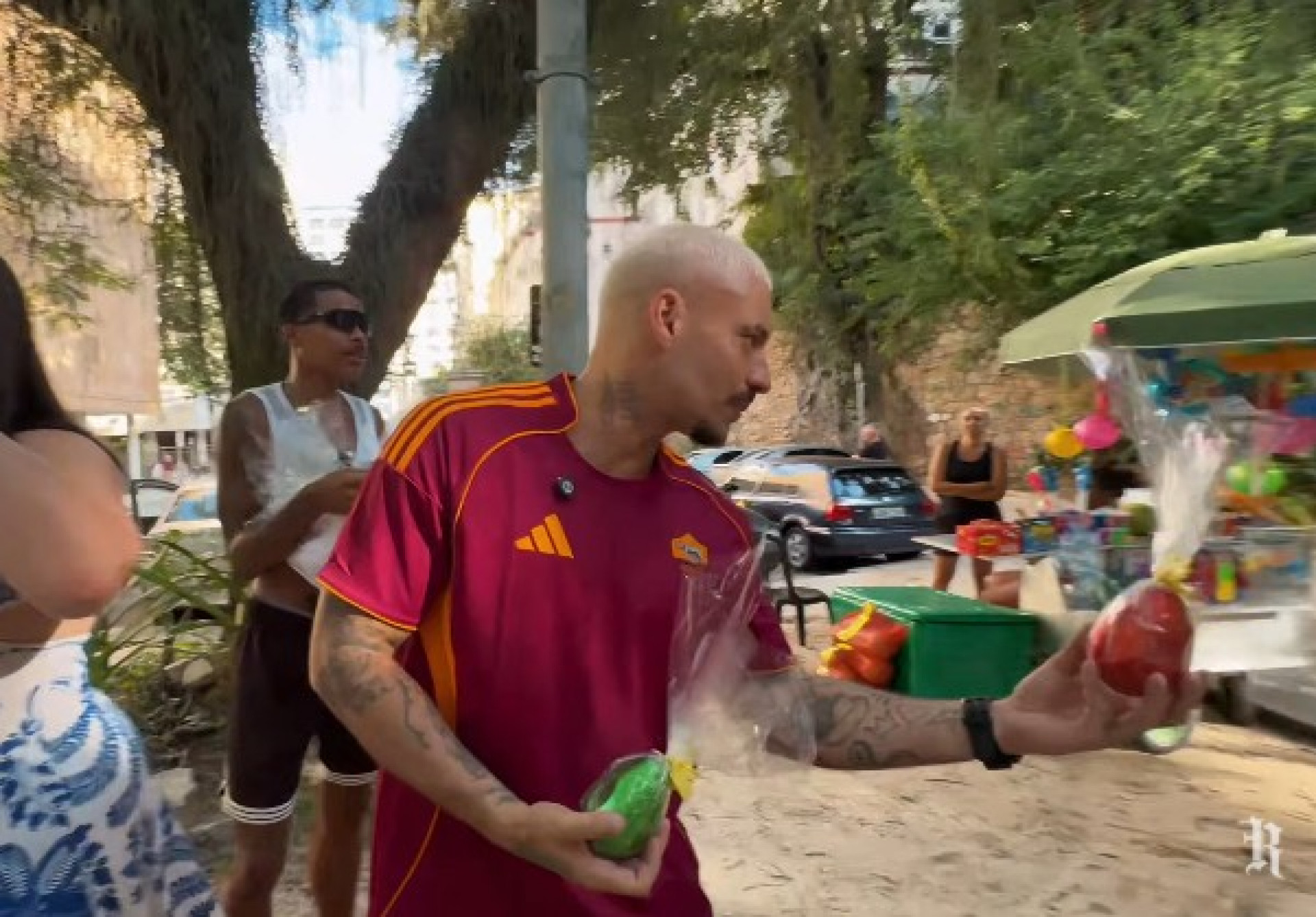 Filipe Ret distribui ovos de Páscoa na Zona Sul do Rio - Reprodução de vídeo