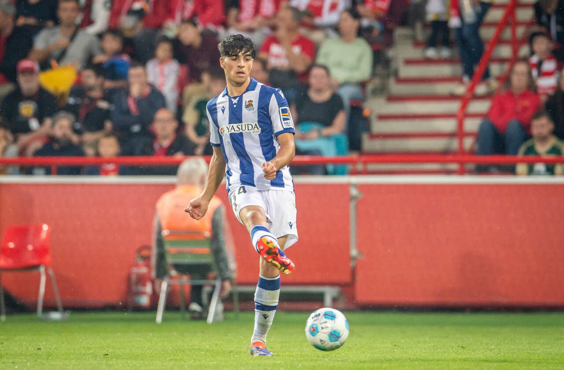 Real Madrid mira jovem zagueiro da Real Sociedad para refor&ccedil;ar a defesa