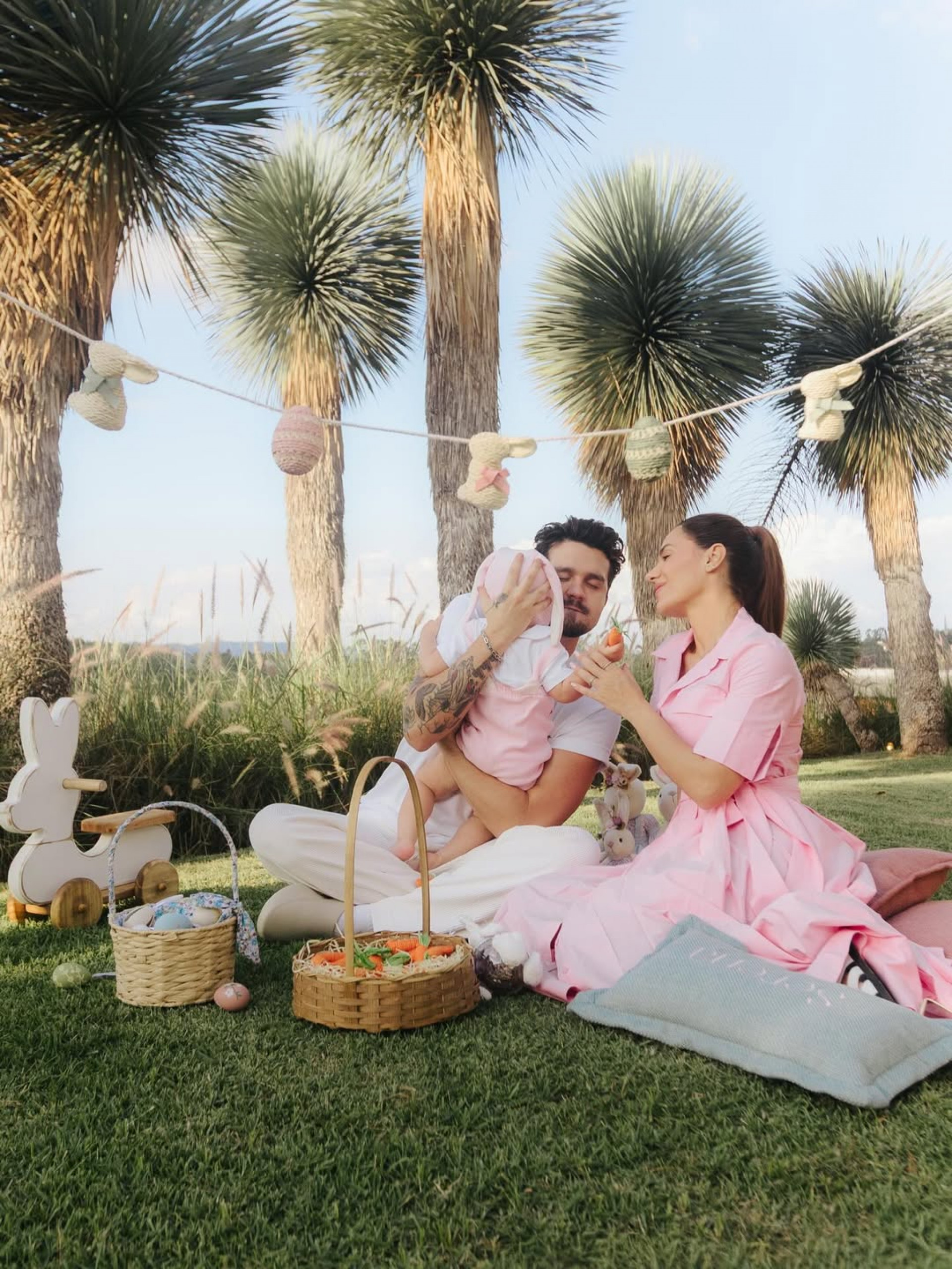 Luan Santana, Serena e Jade Magalhães fazem ensaio de Páscoa - Reprodução / Instagram