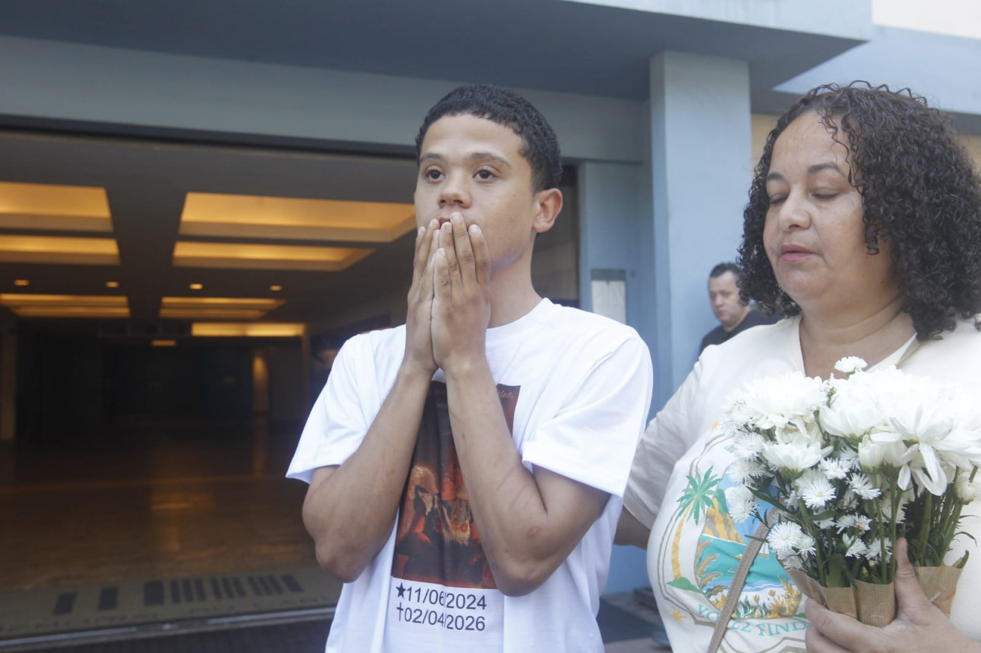 Pai da Maya em velório neste domingo - Reginaldo Pimenta/Agência O DIA