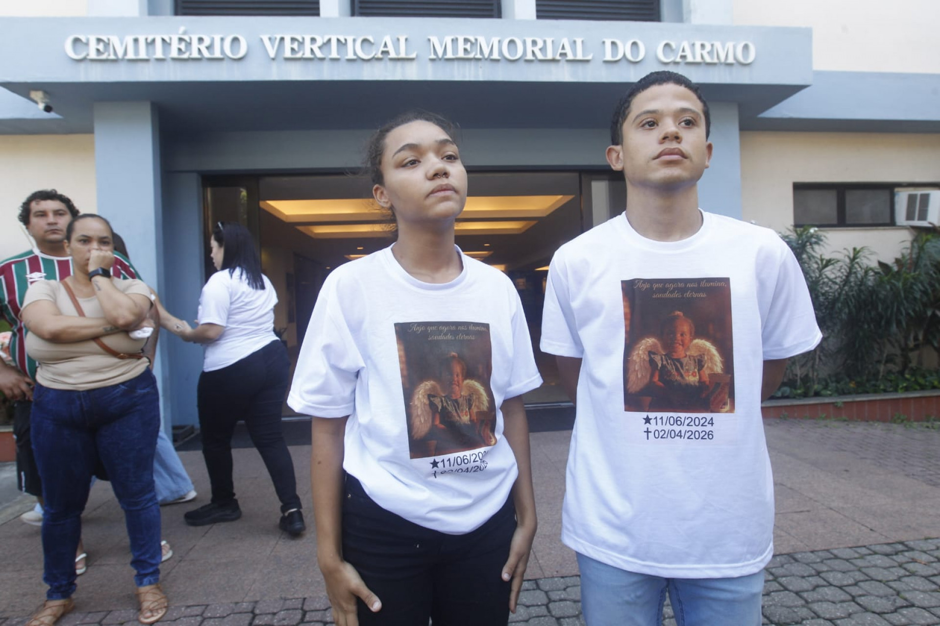  Emannuelly da Silva Costa e Nicolas, mãe e pai da pequena Maya, durante velório da filha - Reginaldo Pimenta/Agência O DIA